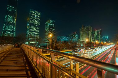 Pekin, Çin 'deki şehir manzarasının gece manzarası. Guomao CBD Pekin, Çin 'de gece görüşü