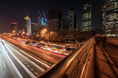 Pekin, Çin 'deki şehir manzarasının gece manzarası. Guomao CBD Pekin, Çin 'de gece görüşü