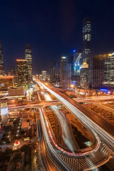 Pekin, Çin 'deki şehir manzarasının gece manzarası. Guomao CBD Pekin, Çin 'de gece görüşü