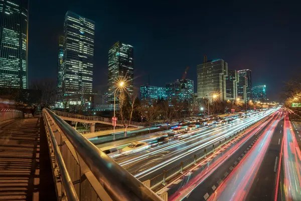 Pekin, Çin 'deki şehir manzarasının gece manzarası. Guomao CBD Pekin, Çin 'de gece görüşü