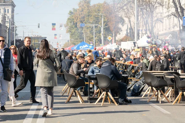 Chisinau Moldova October 2022 People Walk Stefan Cel Mare Avenue — Stock Photo, Image