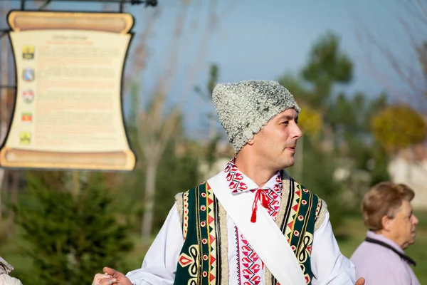 Bendery Mołdawia Listopada 2022 Człowiek Europejskiego Wyglądu Narodowym Mordowskim Stroju — Zdjęcie stockowe