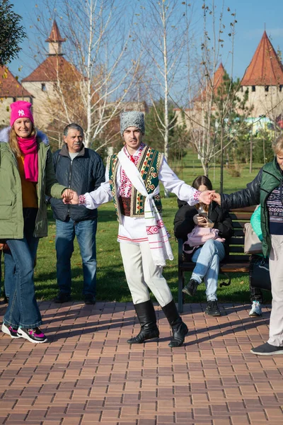 Бендеры Молдова Ноября 2022 Года Люди Танцуют Молдавский Танец Мужчины — стоковое фото