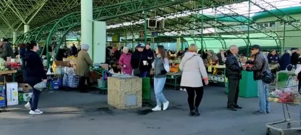 Tiraspol Moldova Ekim 2022 Pazardan Geçen Gıda Pazarı Çalışanları Tanınmayan — Stok video