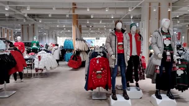 Chisinau Moldova 2022 Mall Winter Clothes 성탄절추한 스웨터와 시장에서 판매되는 — 비디오
