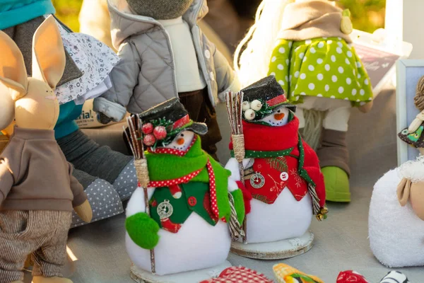 stock image Handmade toys at the exhibition of folk craftsmen in November. Soft toy snowman. Selective focus, shallow depth of field.