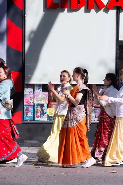 Кишинев Молдова Октября 2022 Года Харе Кришна Танцует Поет Городе — стоковое фото