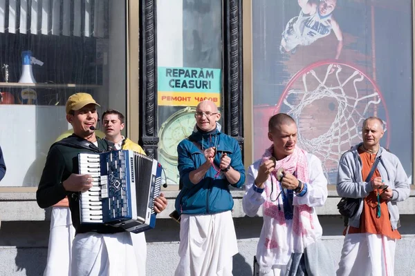 Chisinau Moldova October 2022 Hare Krishnas Dance Sing City — Stock Photo, Image