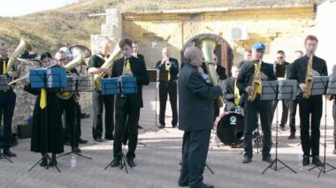 Bender, Tiraspol - Ekim 2023: Tiraspol 'ün senfoni orkestrası şarap bayramında Bender Kalesi' nde çalıyor