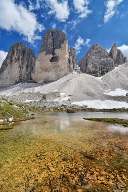 Tre Cime di Lavaredo, Grava Longia göllerinden birinde görüldü.