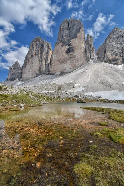 Tre Cime di Lavaredo, Grava Longia göllerinden birinde görüldü.