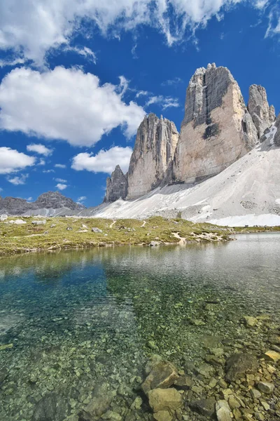 Tre Cime di Lavaredo, Grava Longia göllerinden birinde görüldü.