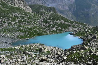 Chiaretto Gölü, Monviso yamaçlarında, muhteşem turkuaz sularıyla