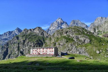 Monviso, Piedmont 'un dağ sembolü, Pian del Re' den tırmanırken görüldü..