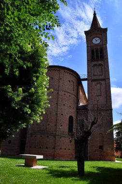 Isola d 'Asti' deki San Pietro a Villa Kilisesi.