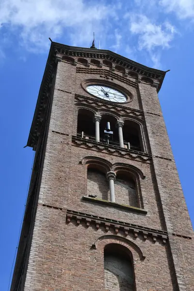 Isola d 'Asti' deki San Pietro a Villa Kilisesi.