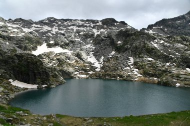 Barma Gölü, büyüleyici bir alp gölü, Aosta Vadisi 'ndeki aynı isimli tepenin altında.