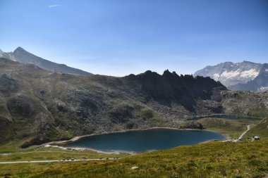 Nivolet Geçidi 'ndeki göller, Piedmont ve Aosta Vadisi arasındaki sınır.