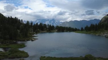 Scario 'dan Infreschi' ye ve Massetta 'nın Cilento, İtalya' daki güzel deniz koruma alanı..