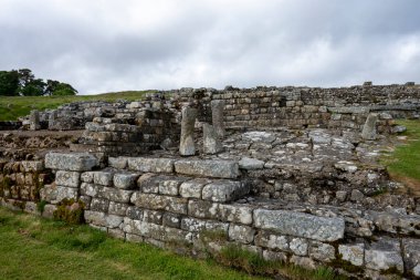 Hadrian 'ın Duvarı, Northumberland, İngiltere' deki Roma Kalesi.