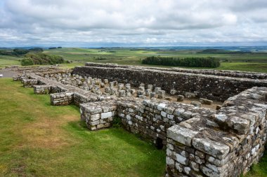 Hadrian 'ın Duvarı, Northumberland, İngiltere' deki Roma Kalesi.