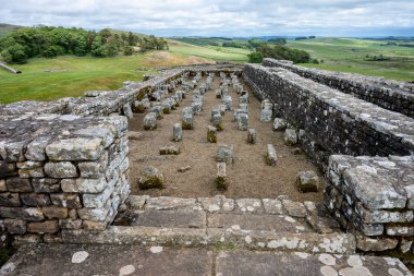 Hadrian 'ın Duvarı, Northumberland, İngiltere' deki Roma Kalesi.