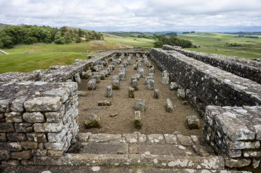 Hadrian 'ın Duvarı, Northumberland, İngiltere' deki Roma Kalesi.