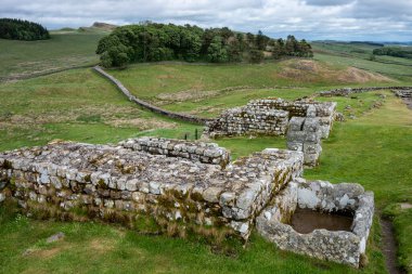 Hadrian 'ın Duvarı, Northumberland, İngiltere' deki Roma Kalesi..