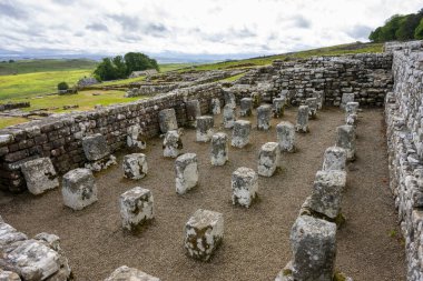 Hadrian 'ın Duvarı, Northumberland, İngiltere' deki Roma Kalesi.