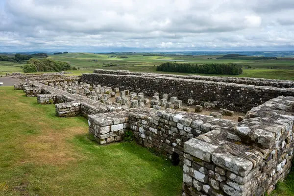 Hadrian 'ın Duvarı, Northumberland, İngiltere' deki Roma Kalesi.