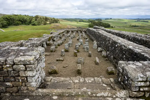 Hadrian 'ın Duvarı, Northumberland, İngiltere' deki Roma Kalesi.