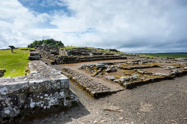 Hadrian 'ın Duvarı, Northumberland, İngiltere' deki Roma Kalesi..
