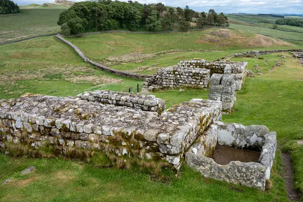 Hadrian 'ın Duvarı, Northumberland, İngiltere' deki Roma Kalesi.