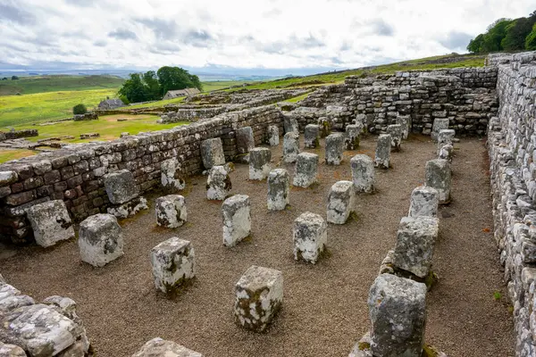 Hadrian 'ın Duvarı, Northumberland, İngiltere' deki Roma Kalesi.