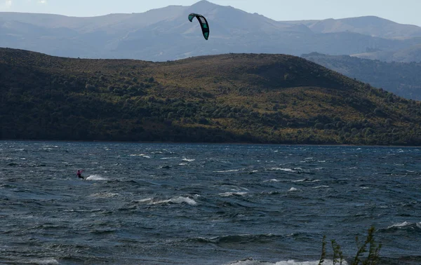 Plachtění Kitesurfing Patagonia Lake — Stock fotografie