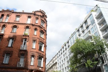 Buenos Aires 'in herhangi bir köşesinde. eski ve modern bina