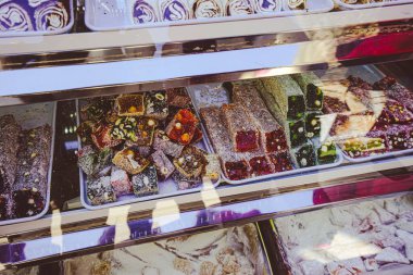 Antalya 'nın Eski Kasabası' nda hamur işleri ve tatlılar. Antalya, Akdeniz kıyısında çok popüler bir tatil beldesi..