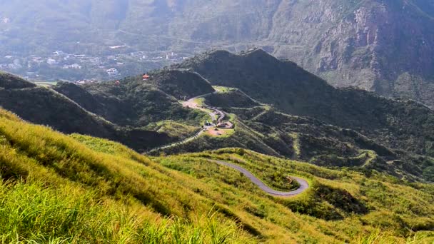 Dalen Den Slingrande Bergsvägen Och Havet Fjärran Ruifangdistriktet New Taipei — Stockvideo