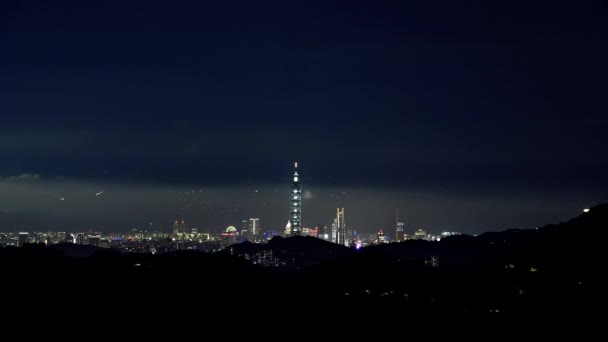 Ciesz Się Widokiem Nocy Taipei 101 Budynku Oddali Dystrykt Xindian — Wideo stockowe