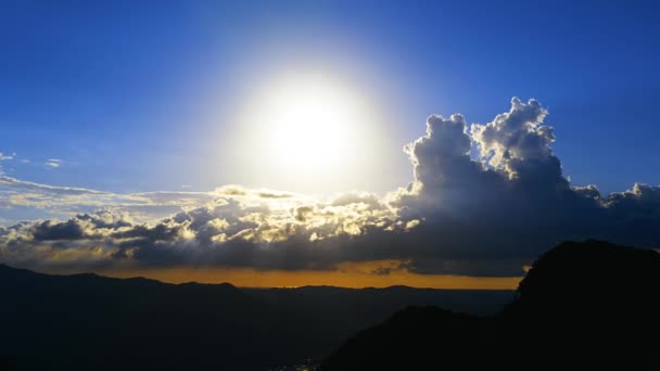 Zeitraffer Fotografie Dramatischer Kumuluswolkenbewegungen Himmel Bei Sonnenuntergang Orangeroter Abendhimmel Mit — Stockvideo