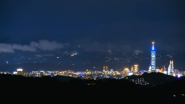 Dimmig Och Drömsk Nattutsikt Över Taipei City Omgiven Berg 101 — Stockvideo