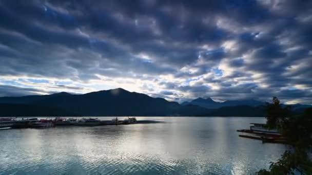 Proceso Completo Del Amanecer Sol Penetra Las Nubes Chaowu Pier — Vídeo de stock