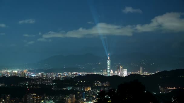 Light Blue Lasers Top Tower Shines All Directions Night View — Vídeo de stock