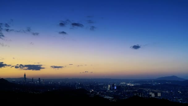 Romantic Spectacular Cityscape Sunset Moving Clouds Orange Sky Night View — Vídeo de stock