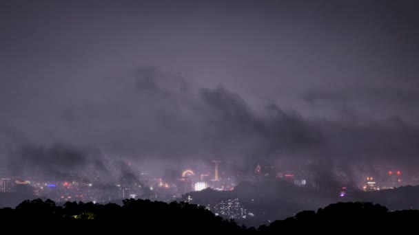 Dramatic Varied Cloudy Cityscape Black Eerie Changeable Hazy Dreamy Twilight — Vídeos de Stock