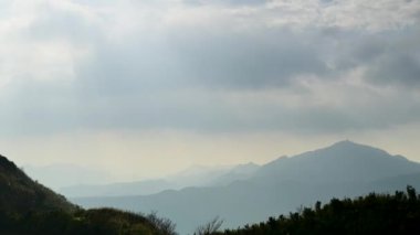 Dağdaki romantik Crepuscular Ray 'i izleyin. Buyan Pavyonu, Shuangxi Bölgesi, New Taipei Şehri. Tayvan