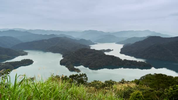 Curving Lakes Cascading Mountains Chinese Ink Painting Crocodile Island Qiandao — Stockvideo