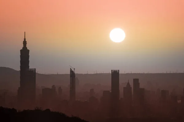Silhueta Cidade Taipei Entardecer Sol Move Direcção Horizonte Preste Atenção — Fotografia de Stock