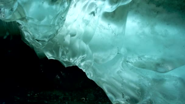 Лёд Скалами Постепенно Тает Образует Реки Бирюзовый Лёд Экспозиция Скрытые — стоковое видео