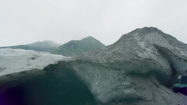 Hielo Bajo Las Rocas Derritió Gradualmente Formando Ríos Paisaje Geológico — Vídeos de Stock